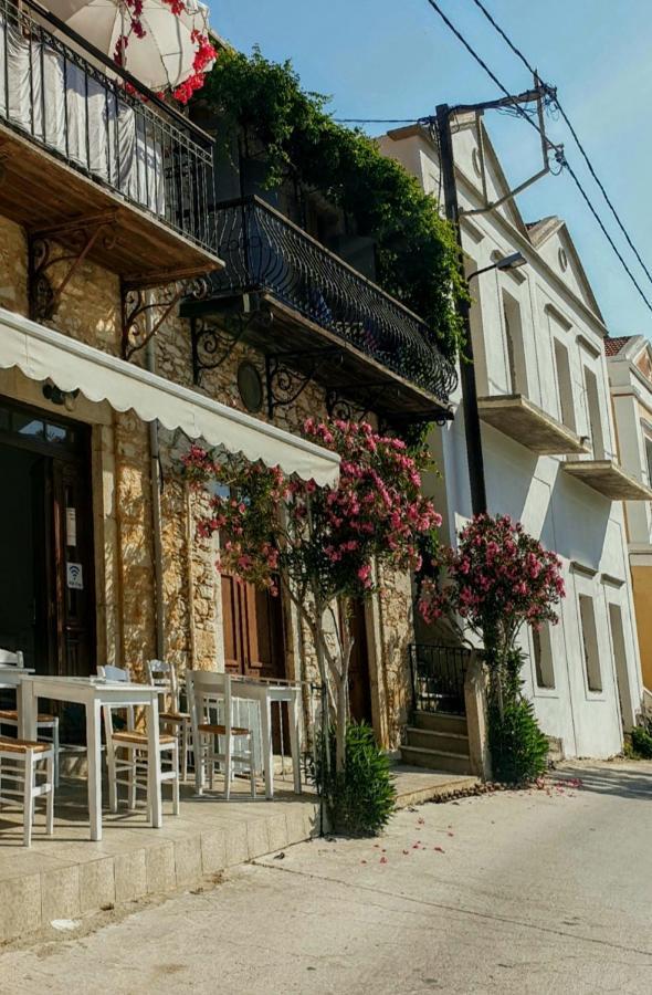 Traditional Seafront Apartment Đảo Sými Ngoại thất bức ảnh