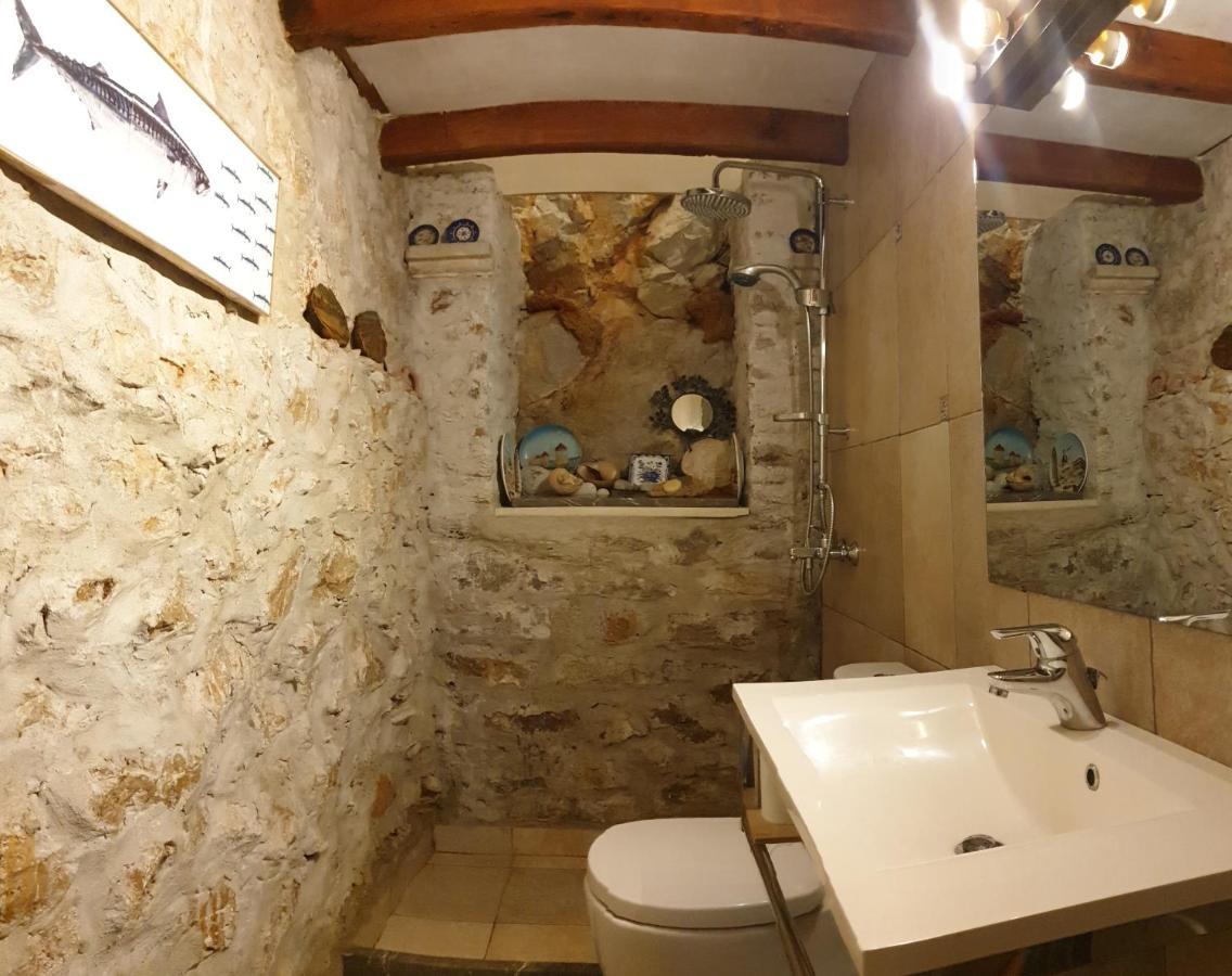 Traditional Seafront Apartment Đảo Sými Ngoại thất bức ảnh